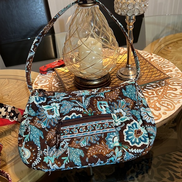 Vera Bradley!! 5 pocketbooks close out SALE!! Until September 29th.  Bundle sale - Picture 5 of 6